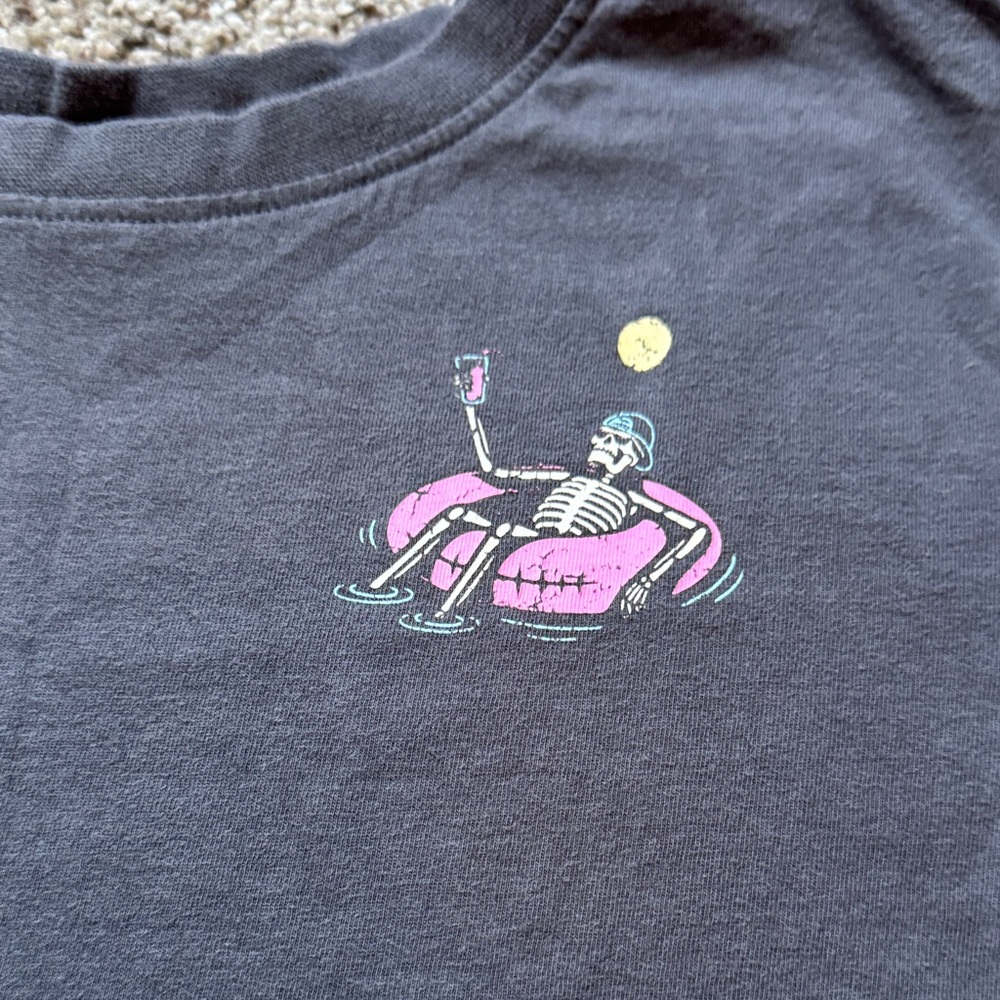 Juniors small Graphic Tee with Skeleton Design